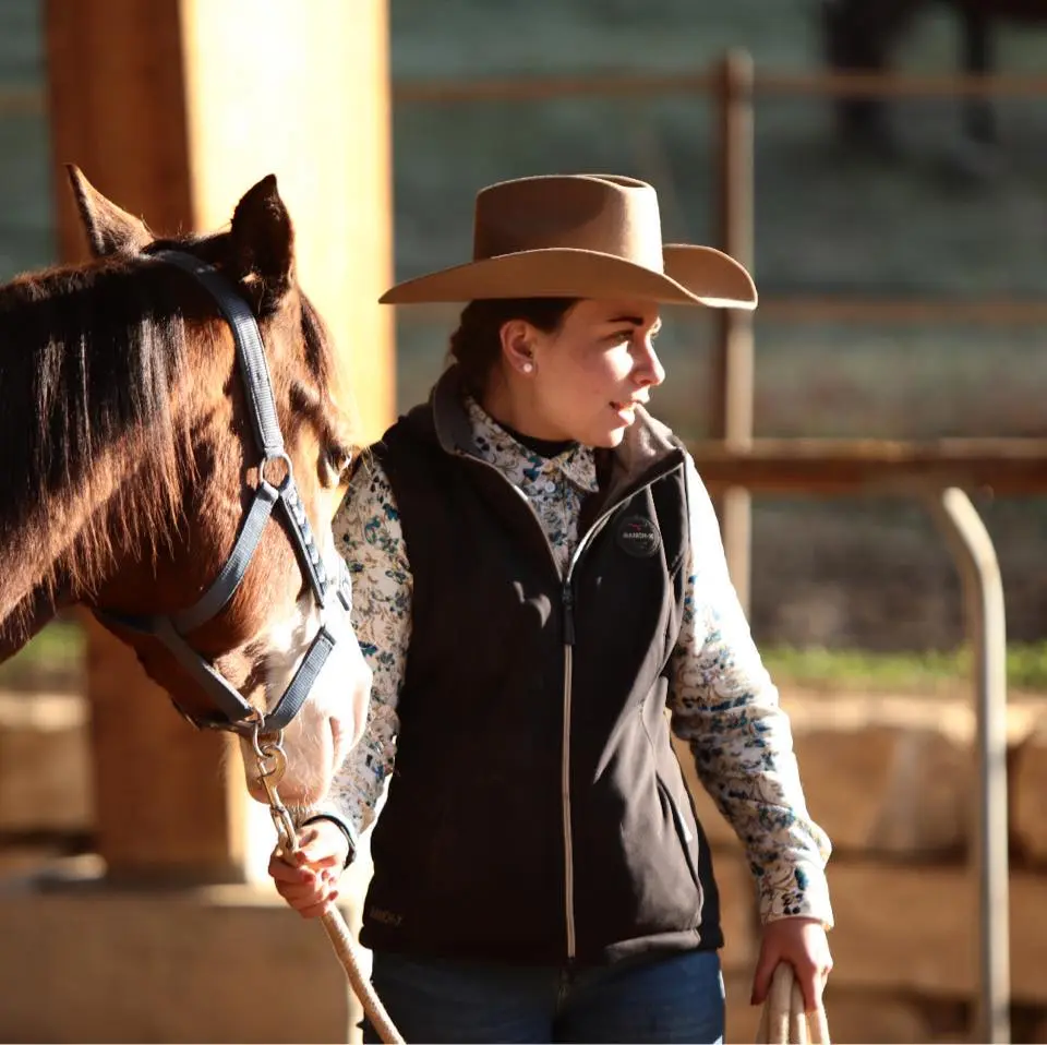 Maya - Monitrice d'Équitation